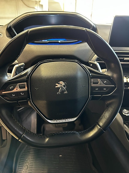 Peugeot 5008 10 of 17