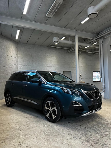 Peugeot 5008 2 of 17