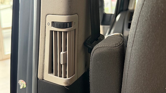 Volkswagen Caravelle 28 of 30