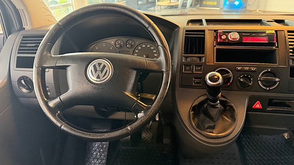 Volkswagen Caravelle 25 of 30