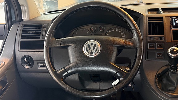 Volkswagen Caravelle 27 of 30