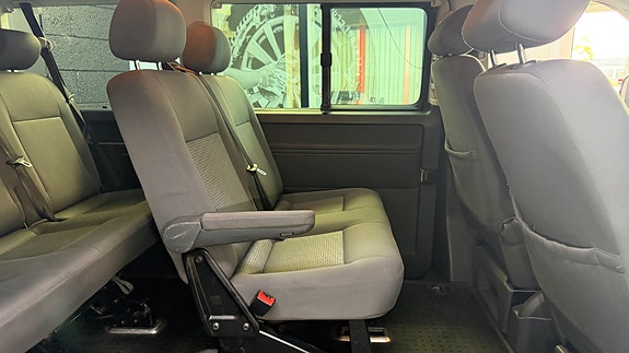 Volkswagen Caravelle 16 of 30