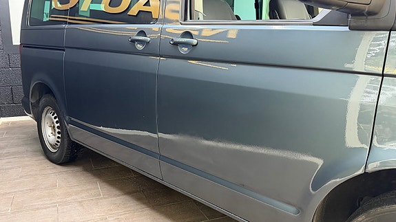 Volkswagen Caravelle 5 of 30