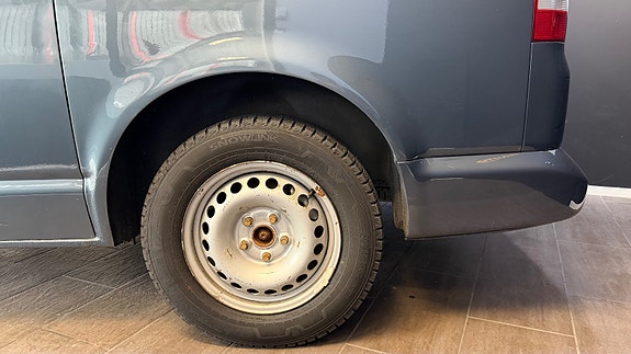 Volkswagen Caravelle 9 of 30