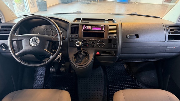 Volkswagen Caravelle 24 of 30