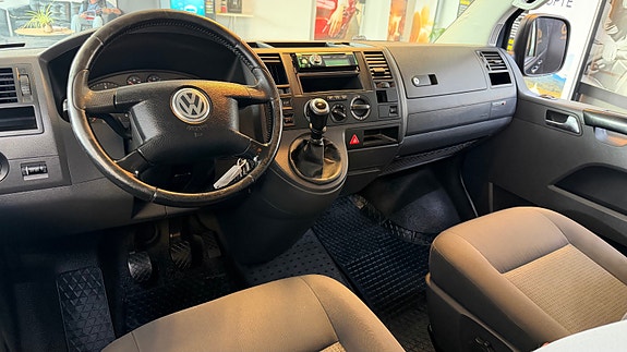 Volkswagen Caravelle 22 of 30