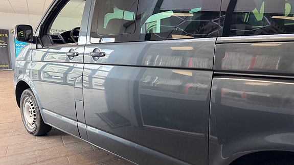 Volkswagen Caravelle 10 of 30
