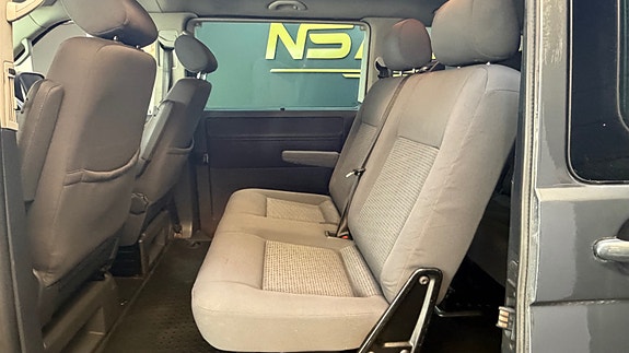 Volkswagen Caravelle 18 of 30
