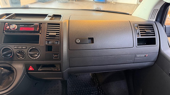 Volkswagen Caravelle 26 of 30
