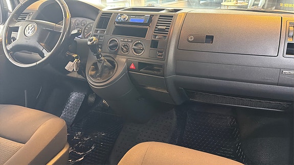 Volkswagen Caravelle 23 of 30