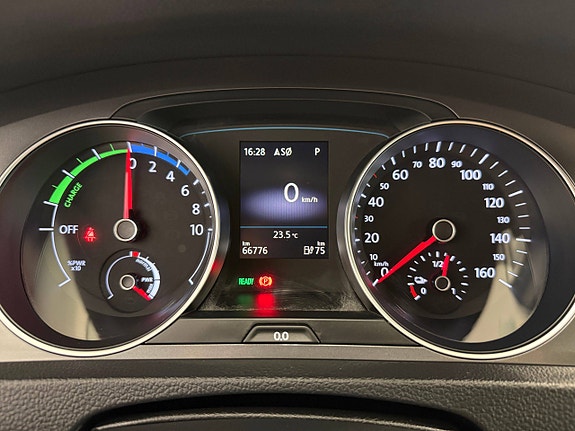 Volkswagen e-Golf VII 21 of 30