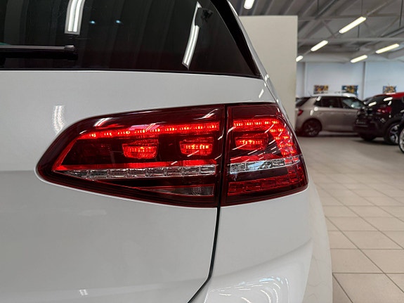 Volkswagen e-Golf VII 12 of 30