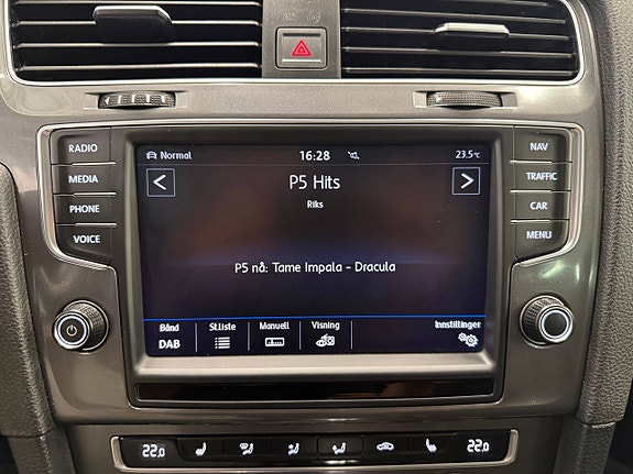 Volkswagen e-Golf VII 22 of 30