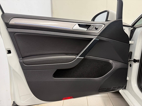 Volkswagen e-Golf VII 15 of 30