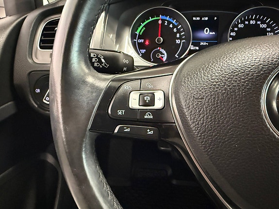 Volkswagen e-Golf VII 29 of 30