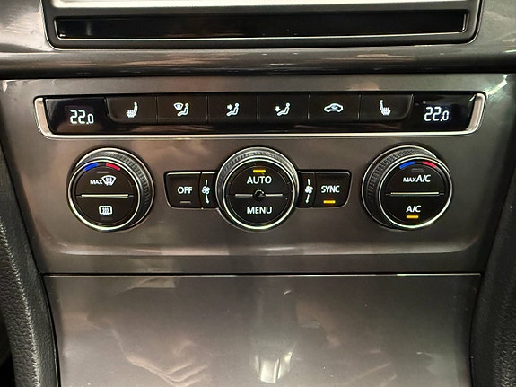 Volkswagen e-Golf VII 26 of 30