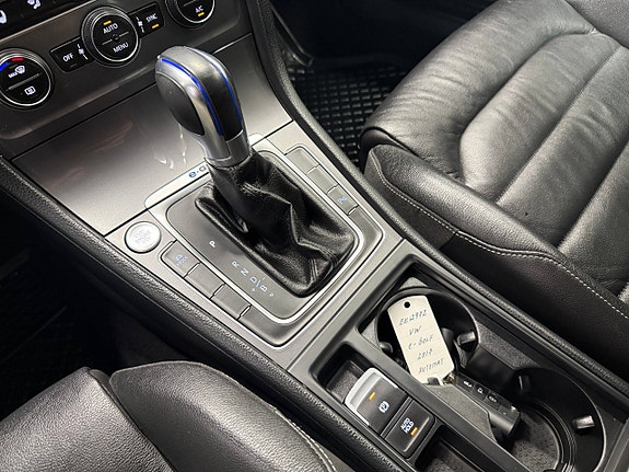 Volkswagen e-Golf VII 27 of 30