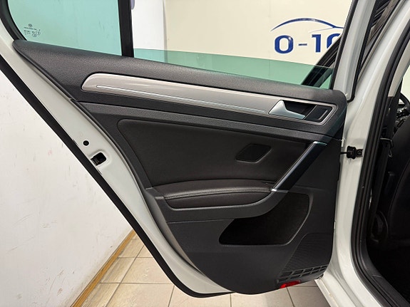 Volkswagen e-Golf VII 18 of 30