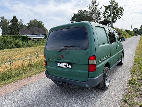 Toyota HiAce 5 of 16
