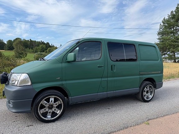 Toyota HiAce 3 of 16