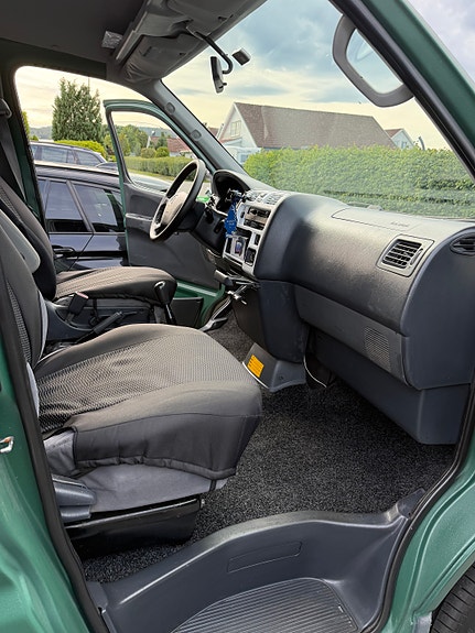Toyota HiAce 14 of 16
