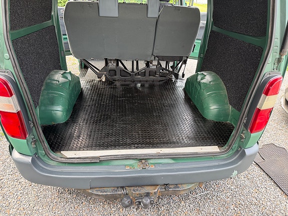 Toyota HiAce 8 of 16