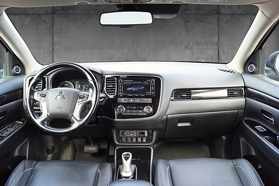 Mitsubishi Outlander 13 of 30