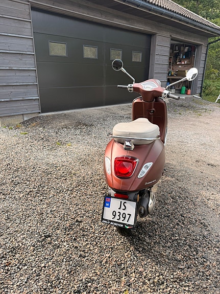 Vespa Primavera 50 2 of 11