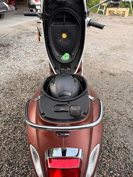 Vespa Primavera 50 9 of 11