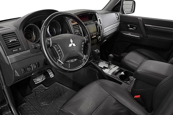 Mitsubishi Pajero 19 of 30
