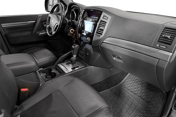 Mitsubishi Pajero 29 of 30