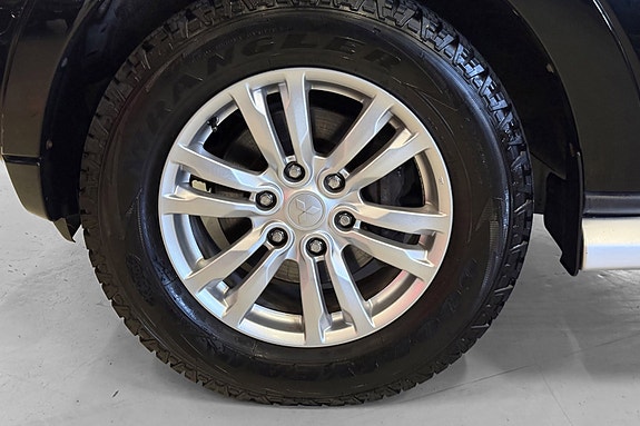 Mitsubishi Pajero 10 of 30