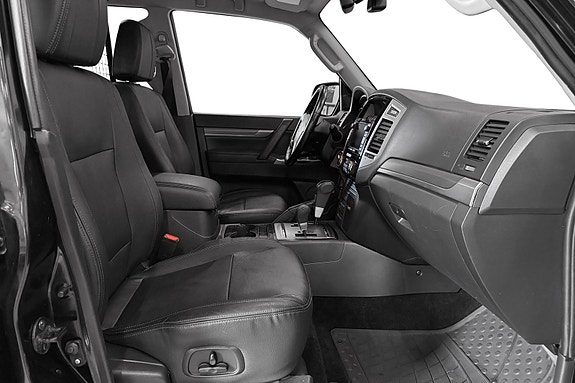 Mitsubishi Pajero 28 of 30