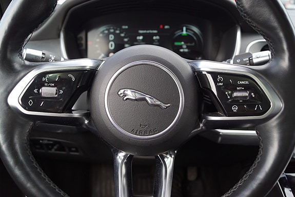 Jaguar I-PACE 27 of 30