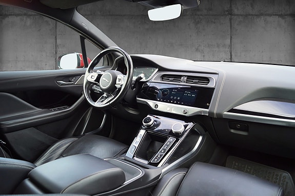 Jaguar I-PACE 12 of 30