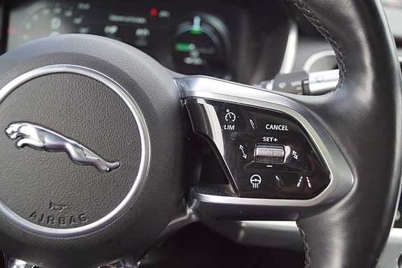 Jaguar I-PACE 28 of 30