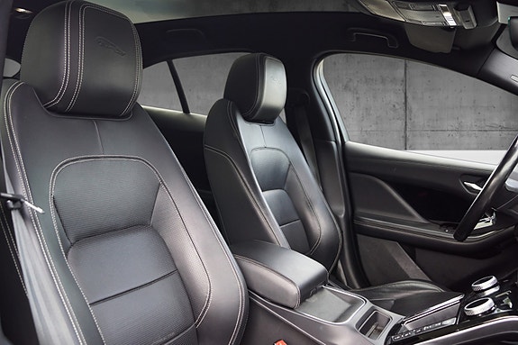 Jaguar I-PACE 14 of 30