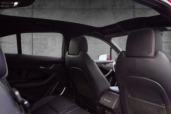 Jaguar I-PACE 15 of 30
