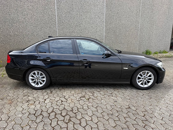 BMW 320d 3 of 30