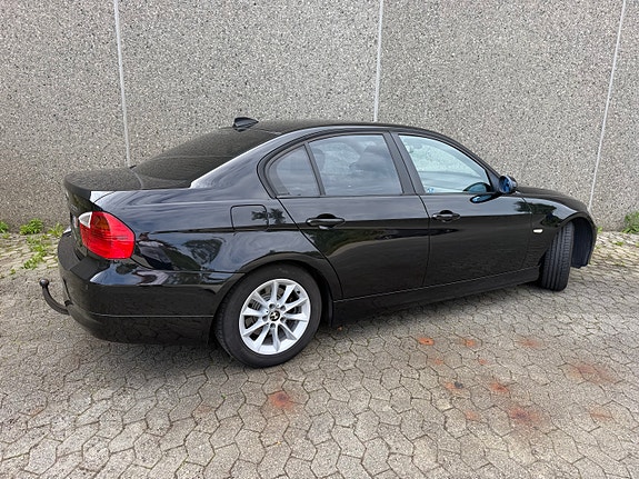 BMW 320d 4 of 30