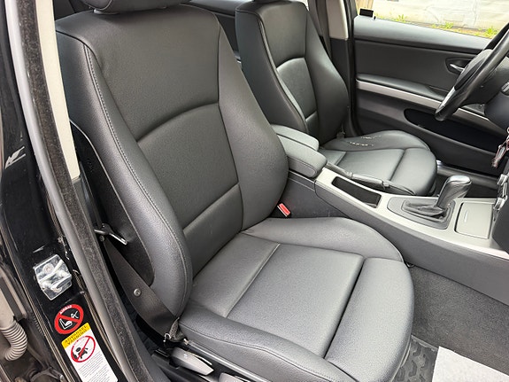 BMW 320d 24 of 30