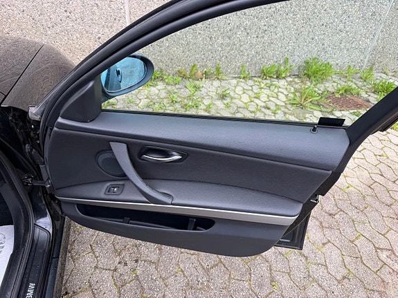 BMW 320d 30 of 30