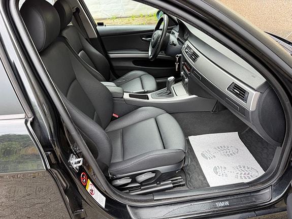 BMW 320d 22 of 30