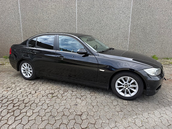 BMW 320d 2 of 30