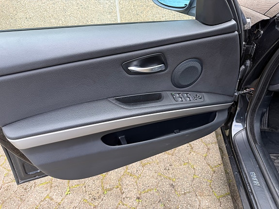 BMW 320d 18 of 30