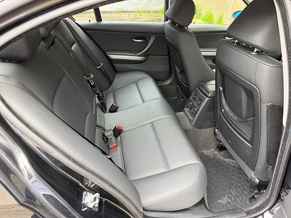 BMW 320d 29 of 30