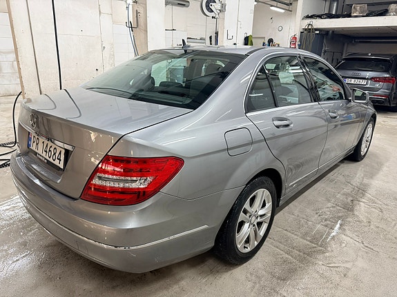 Mercedes-Benz C180 10 of 15