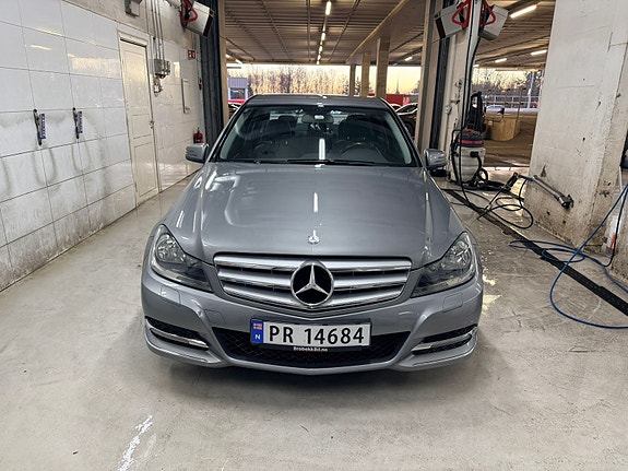 Mercedes-Benz C180 2 of 15