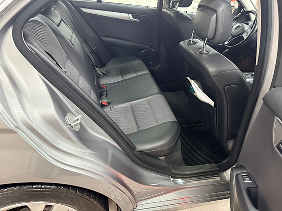 Mercedes-Benz C180 7 of 15