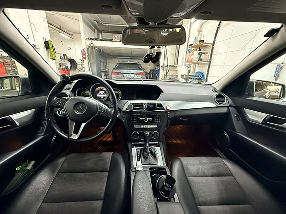 Mercedes-Benz C180 3 of 15